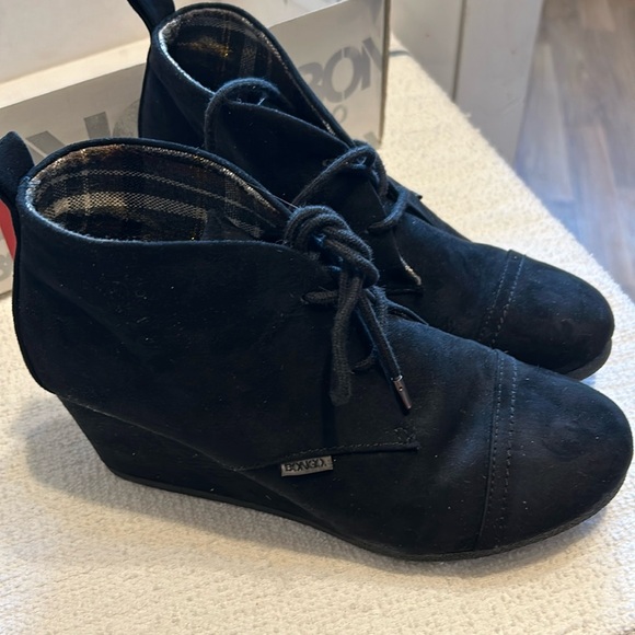 Black wedge style ankle boots - Picture 1 of 4